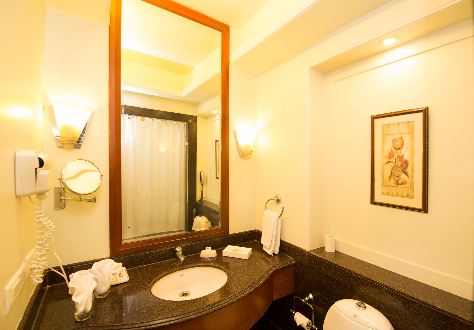 Twin Bed Room - Bright Ambiance